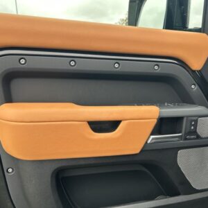 Fahrzeugabbildung Land Rover Defender 130 D300 X-Dynamic HSE 5-Sitzer voll