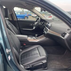 Fahrzeugabbildung BMW 330 d xDrive Luxury Line Allrad Aut Navi Leder L