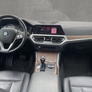 Fahrzeugabbildung BMW 330 d xDrive Luxury Line Allrad Aut Navi Leder L