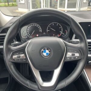 Fahrzeugabbildung BMW 330 d xDrive Luxury Line Allrad Aut Navi Leder L