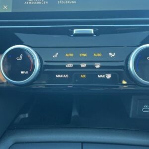 Fahrzeugabbildung Land Rover Discovery D300 Dynamic HSE HUD+Stdhz.+Massage