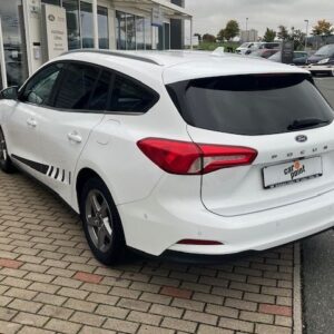 Fahrzeugabbildung Ford Focus TurnierC+C1.5EcoB. ! Motor mit Steuerkette