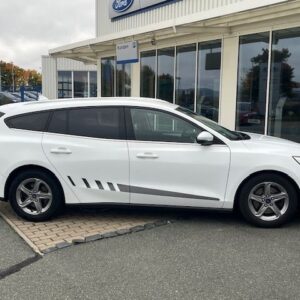 Fahrzeugabbildung Ford Focus TurnierC+C1.5EcoB. ! Motor mit Steuerkette