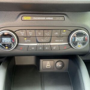 Fahrzeugabbildung Ford Kuga 1.5 TITANIUM HUD Navi LED Kurvenlicht