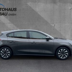 Fahrzeugabbildung Ford Focus Titanium 1.0l 92kw 5-türig AHZV Winterpake
