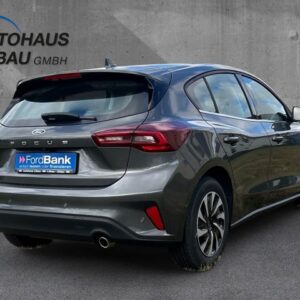 Fahrzeugabbildung Ford Focus Titanium 1.0 EcoBoost MHEV - Einparkassist