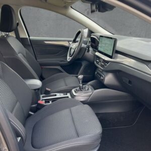 Fahrzeugabbildung Ford Focus Titanium 1.0 EcoBoost MHEV - Einparkassist