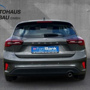 Fahrzeugabbildung Ford Focus Titanium 1.0 EcoBoost MHEV - Einparkassist