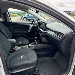Fahrzeugabbildung Ford Focus Turnier Active X 1.0 EcoBoost  Navi digita